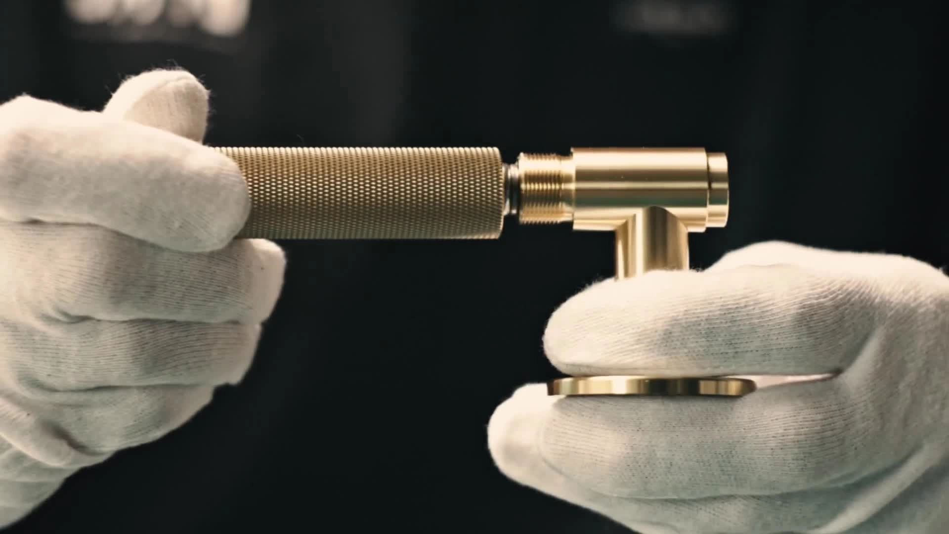 Buster + Punch x GROHE SPA — Pirinç armatür detayı
